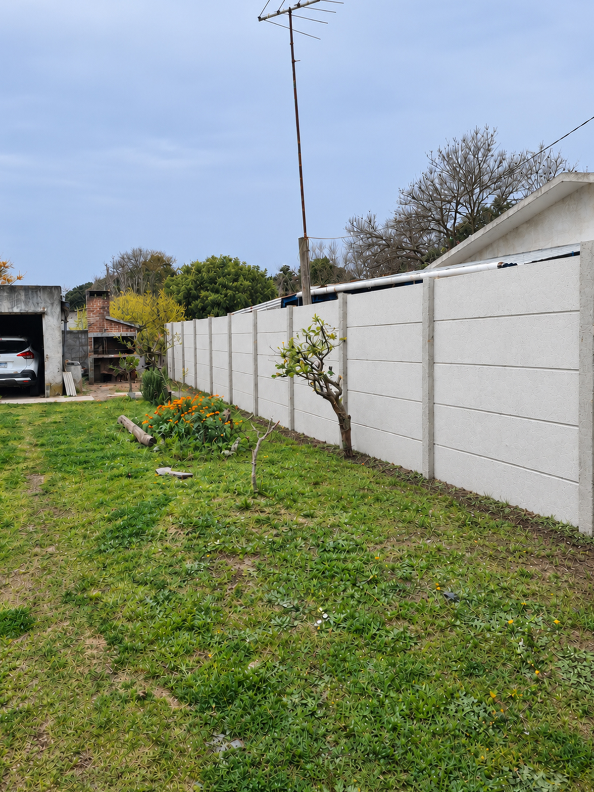 Predio Residencial Santa Luc&iacute;a - muro premoldeado